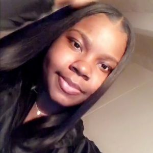 Meet your Posher, Takia